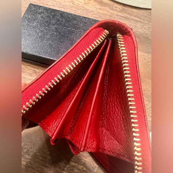 Gucci GG Microguccissima Red Leather Zip Around Long Wallet - Picture 13 of 15